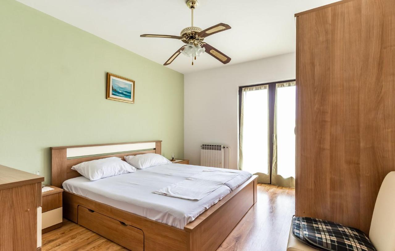 Milo Apartment